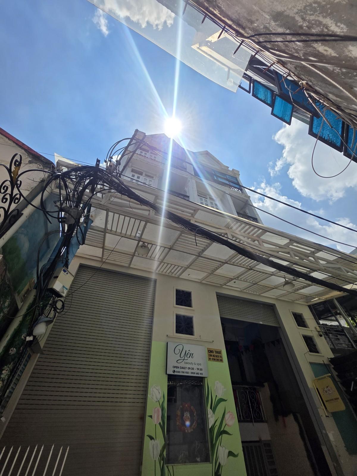 15.3, Bà Lê Chân, Quận 1
