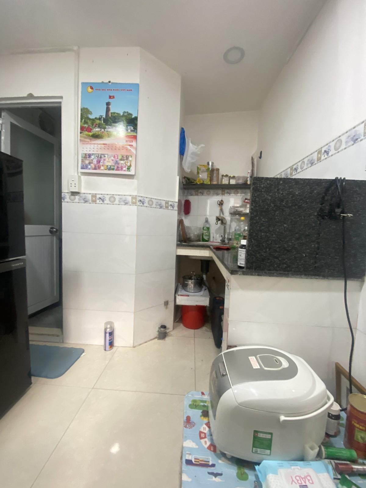 XXX, V1 Nguyễn Văn Nguyễn, Quận 1